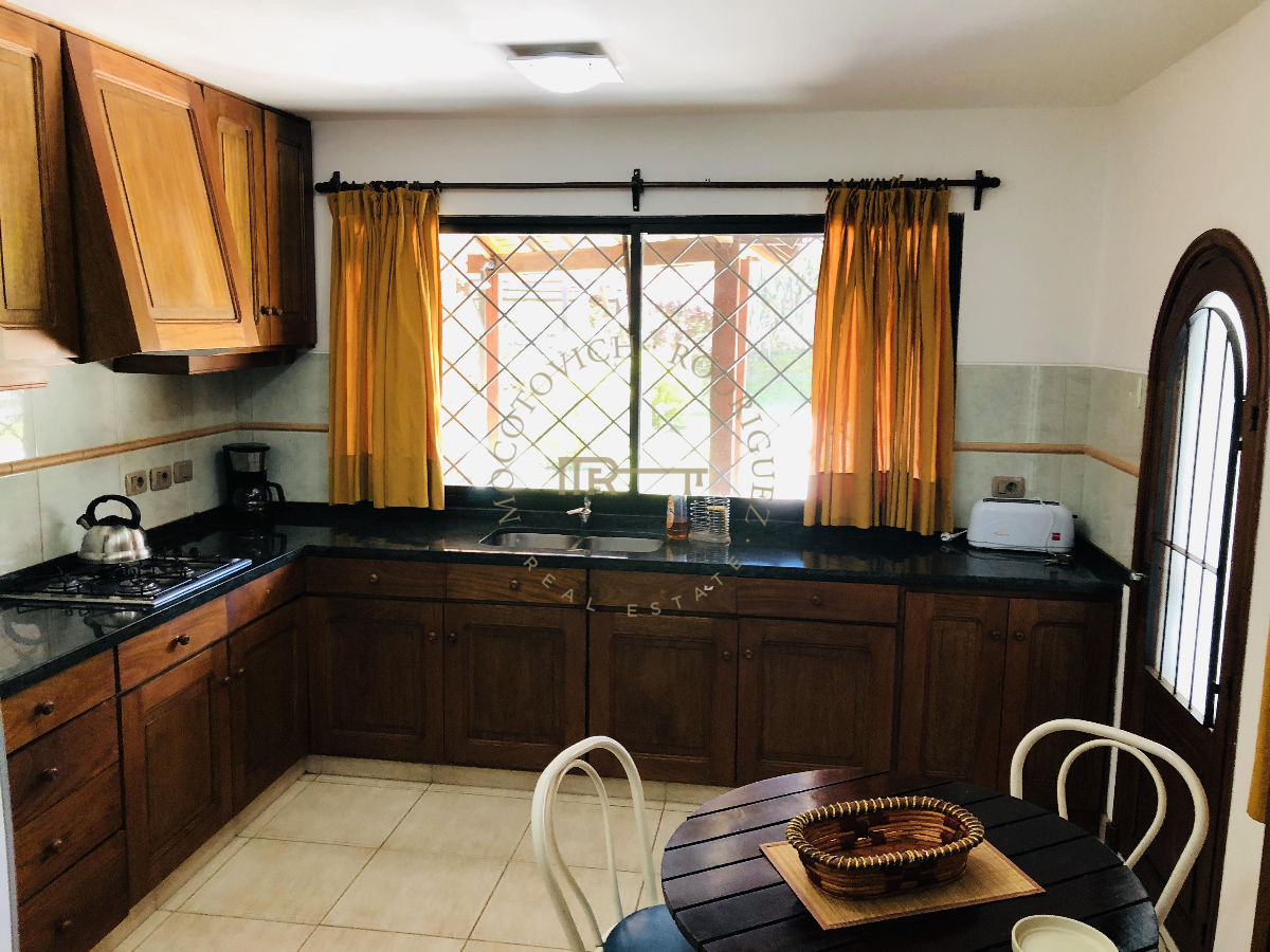 Casa ID.209 - Casa en venta 4 dormitorios. Piscina . Paradas - Playa Mansa.