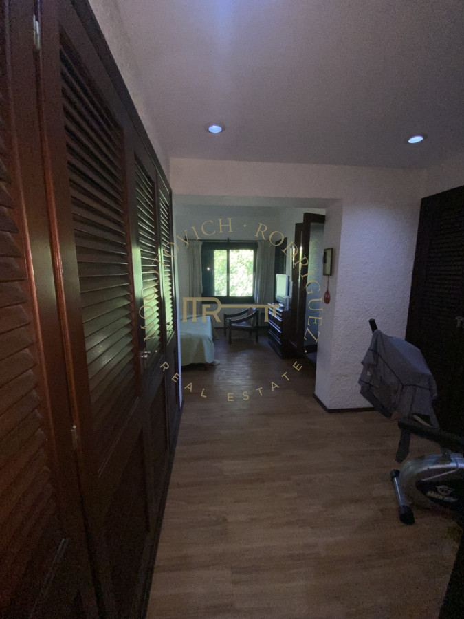 Casa ID.2441 - Casa en venta de 4 dormitorios en Punta del Este 