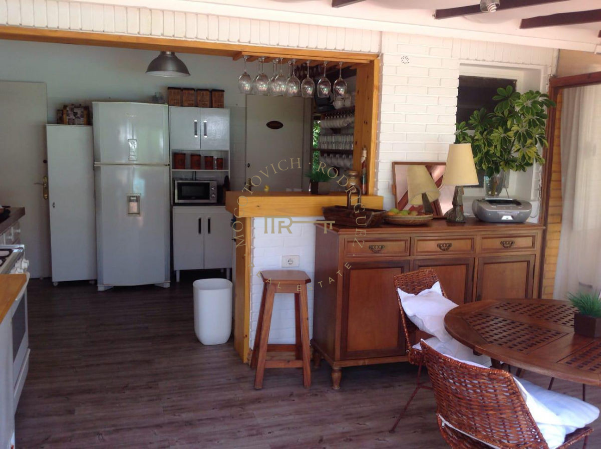 Casa ID.380 - Casa en alquiler temporal con piscina. 4 dormitorios - Paradas- Punta del Este