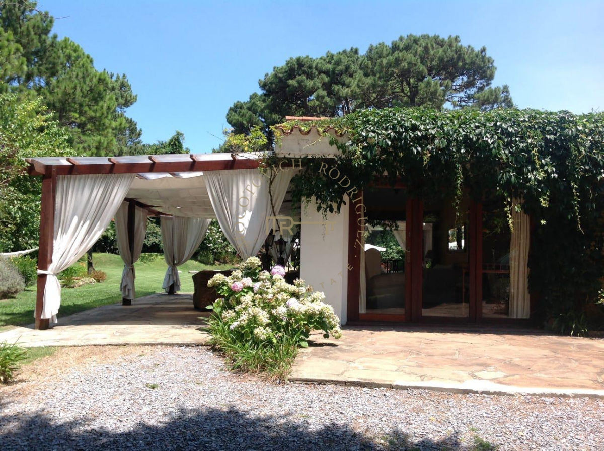 Casa ID.380 - Casa en alquiler temporal con piscina. 4 dormitorios - Paradas- Punta del Este