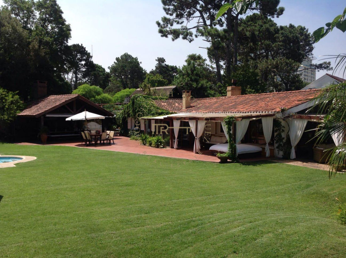 Casa ID.380 - Casa en alquiler temporal con piscina. 4 dormitorios - Paradas- Punta del Este