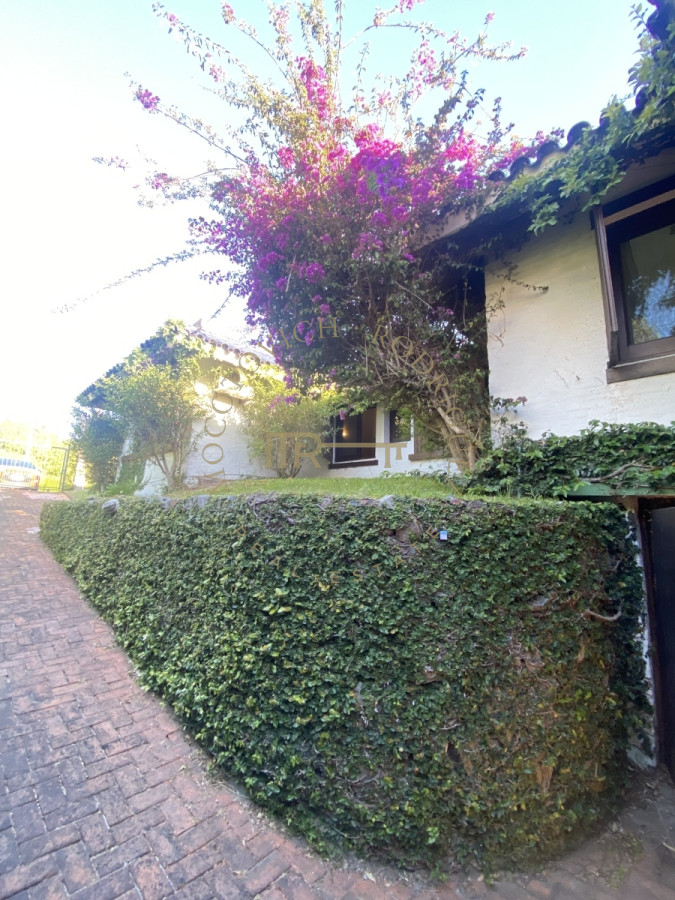 Casa ID.2441 - Casa en venta de 4 dormitorios en Punta del Este 