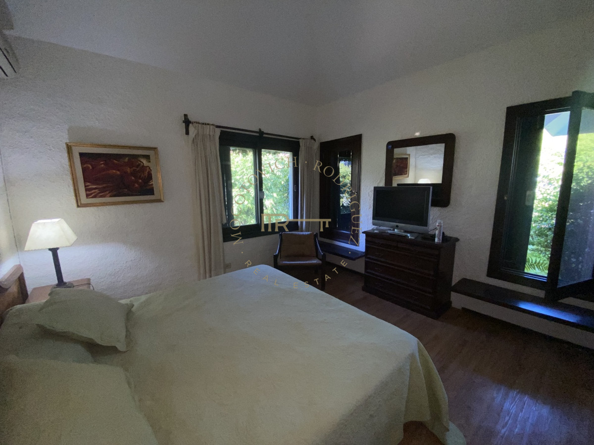 Casa ID.2441 - Casa en venta de 4 dormitorios en Punta del Este 