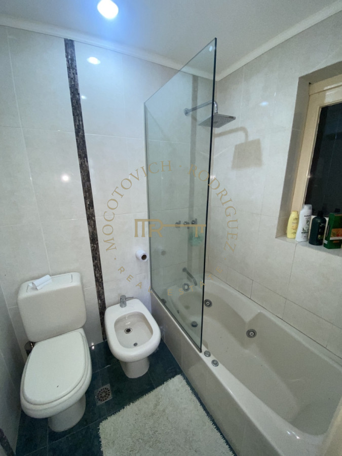 Casa ID.2441 - Casa en venta de 4 dormitorios en Punta del Este 