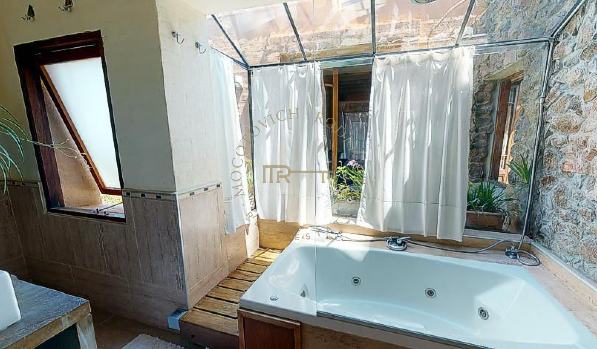 Casa ID.415 - Casa en venta 5 dormitorios  - Barrio cerrado Punta del Este