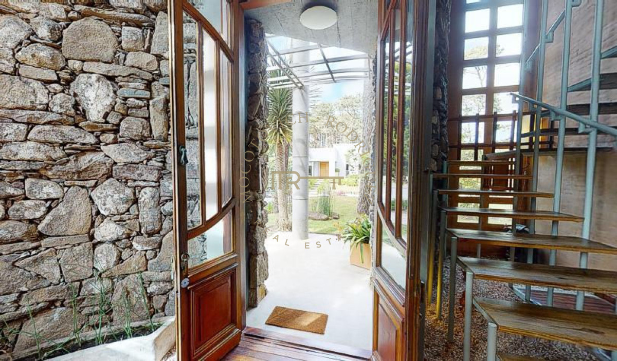Casa ID.415 - Casa en venta 5 dormitorios  - Barrio cerrado Punta del Este