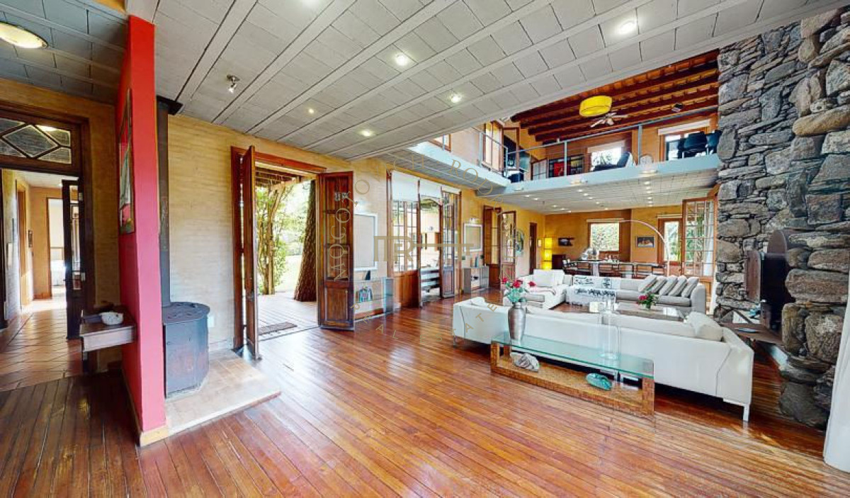 Casa ID.415 - Casa en venta 5 dormitorios  - Barrio cerrado Punta del Este
