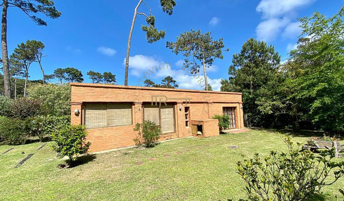 Casa ID.415 - Casa en venta 5 dormitorios  - Barrio cerrado Punta del Este