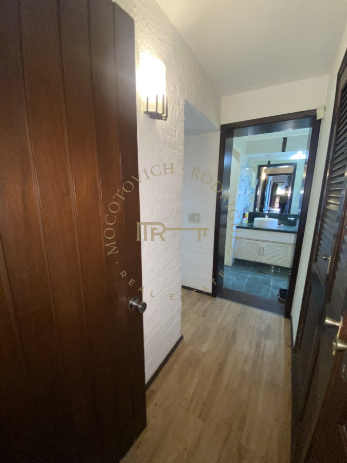 Casa ID.2441 - Casa en venta de 4 dormitorios en Punta del Este 