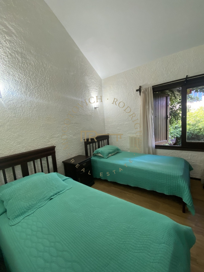 Casa ID.2441 - Casa en venta de 4 dormitorios en Punta del Este 