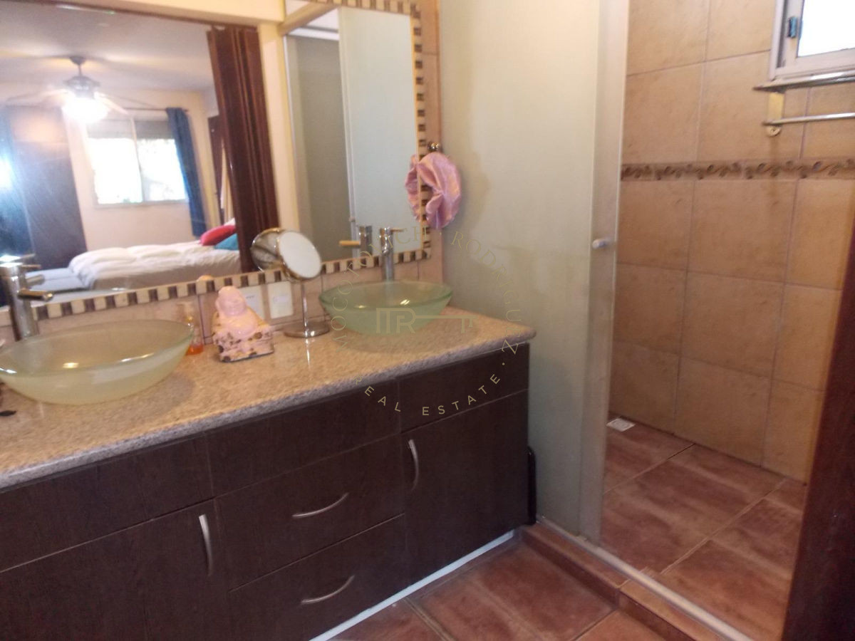Casa ID.473 - Casa en venta 3 dormitorios 2 baños - Jardines de Cordoba zona colegios. Punta del Este