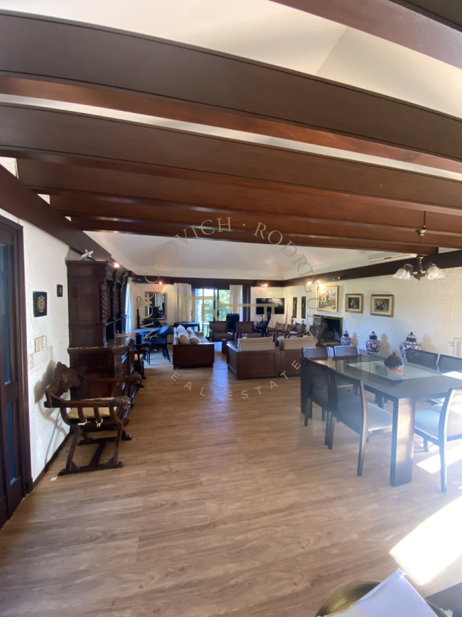 Casa ID.2441 - Casa en venta de 4 dormitorios en Punta del Este 