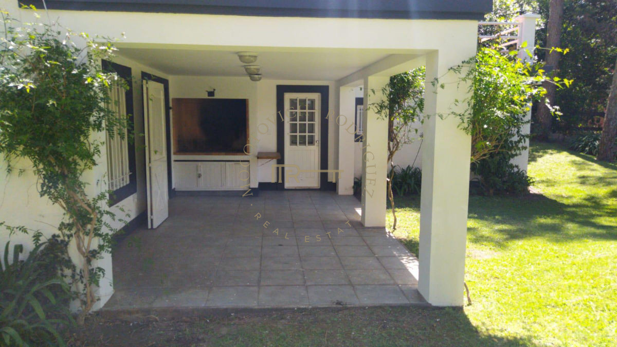 Casa ID.522 - Casa en venta de tres dormitorios Aidy Grill Punta del Este.