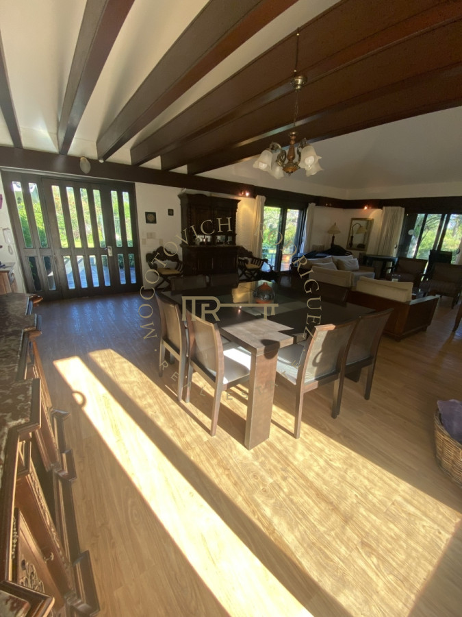 Casa ID.2441 - Casa en venta de 4 dormitorios en Punta del Este 