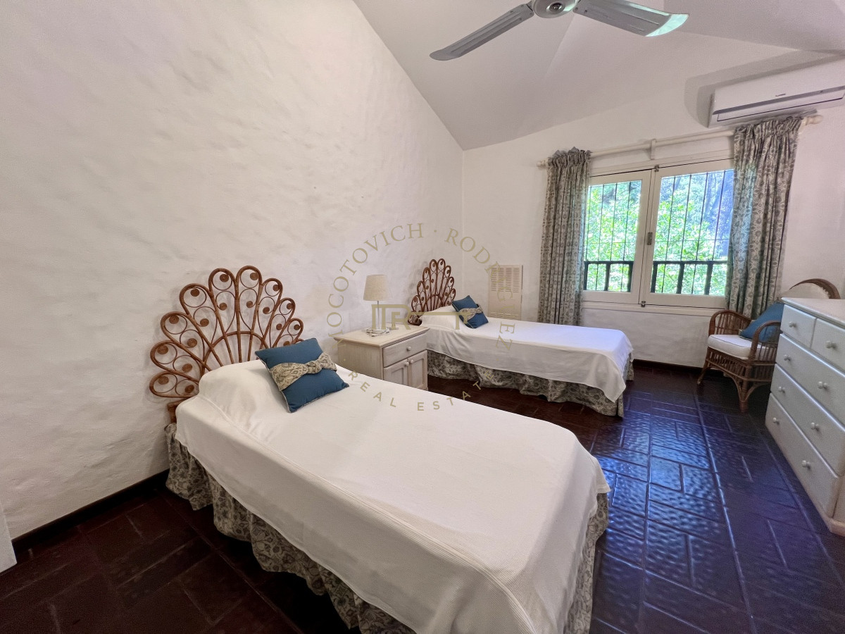 Casa ID.2442 - Casa en alquiler 4 dormitorios Punta del Este 