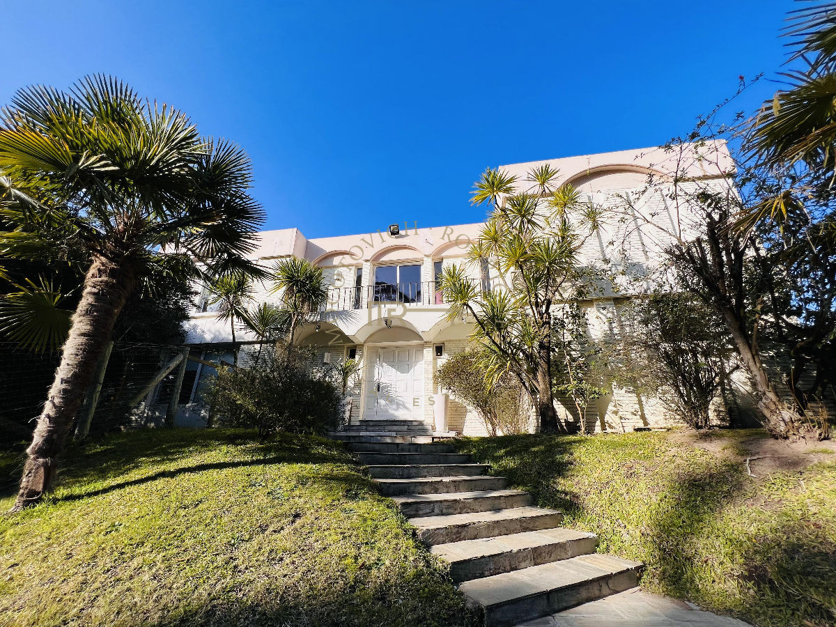 Casa ID.788 - Casa en venta  Punta del Este 5 dormitorios piscina- barrio Golf. Imperdible oportunidad 