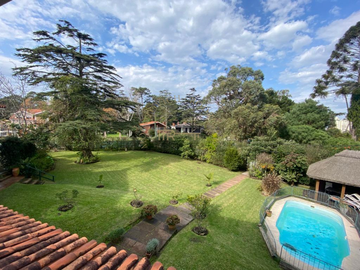 Casa ID.1898 - Venta y alquiler Casa en inmejorable ubicación 