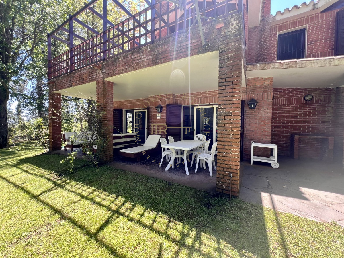 Casa ID.2442 - Casa en alquiler 4 dormitorios Punta del Este 