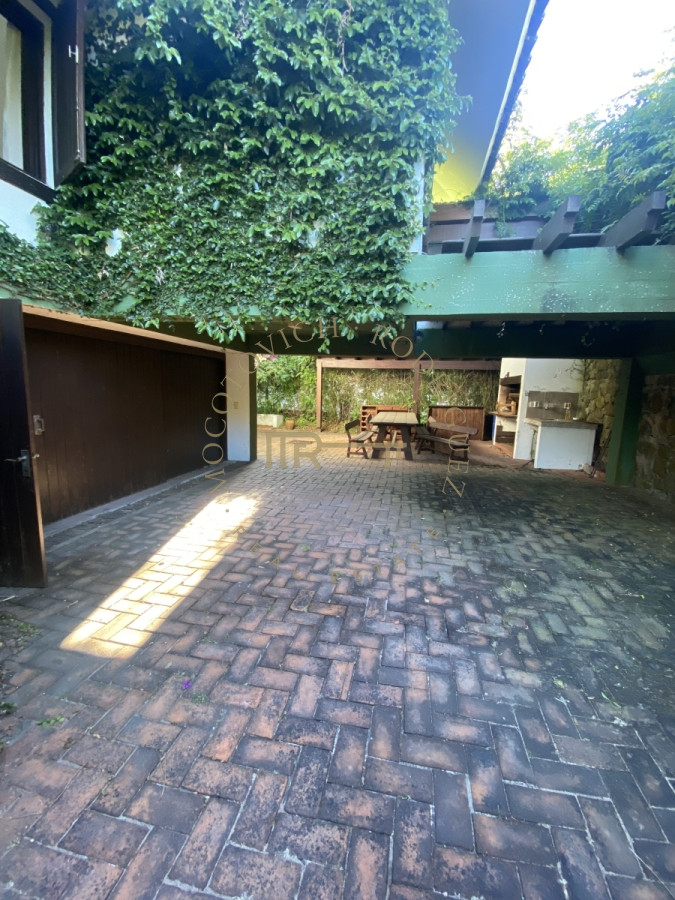 Casa ID.2441 - Casa en venta de 4 dormitorios en Punta del Este 