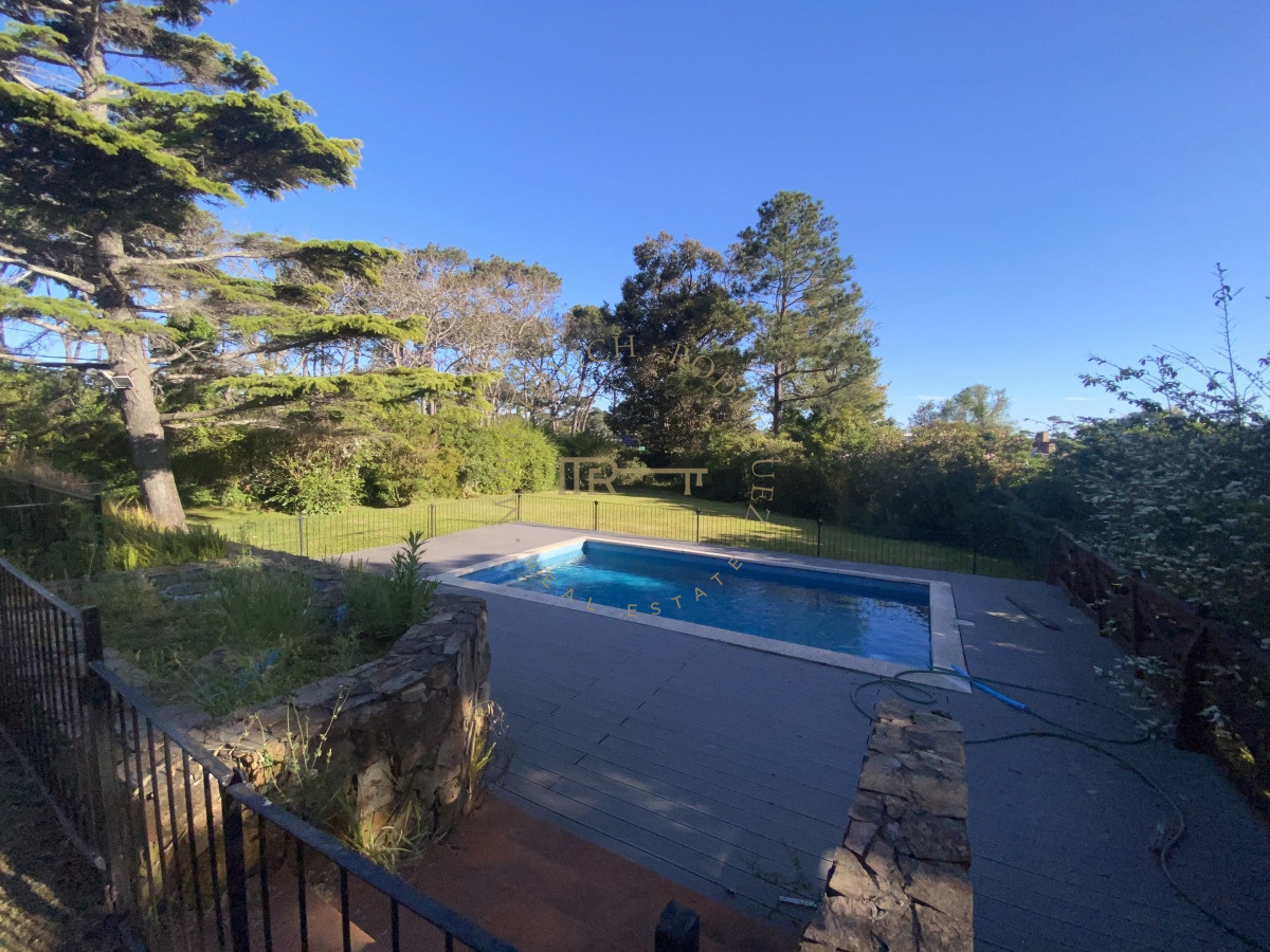 Casa ID.2441 - Casa en venta de 4 dormitorios en Punta del Este 