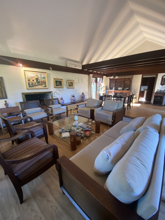Casa ID.2441 - Casa en venta de 4 dormitorios en Punta del Este 