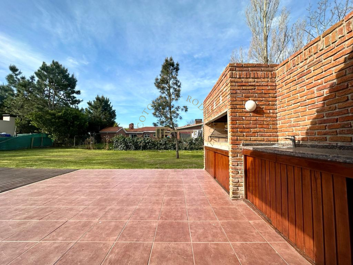 Casa ID.2322 - Casa en Barrio Privado 5 dormitorios venta 