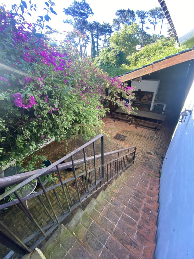 Casa ID.2441 - Casa en venta de 4 dormitorios en Punta del Este 