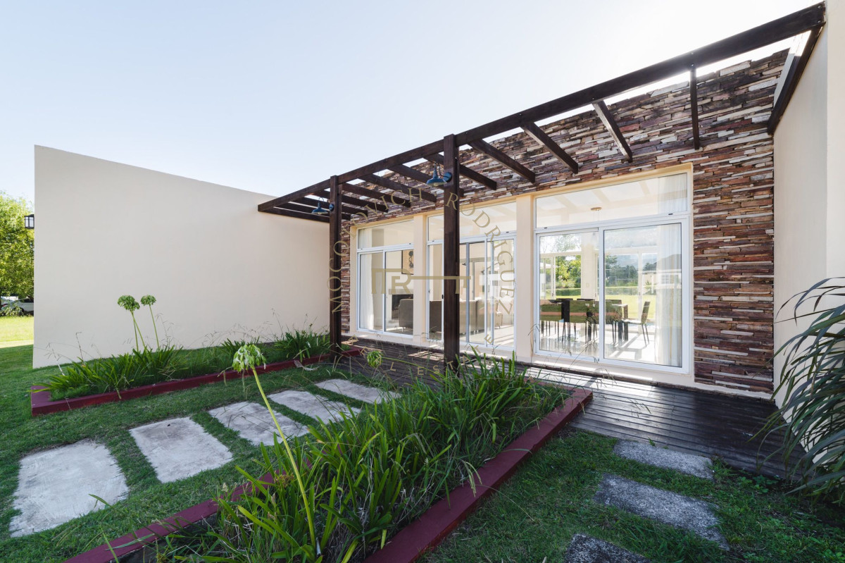 Casa ID.1391 - Alquiler hermosa casa 3 dormitorios 3 baños piscina parrillero 