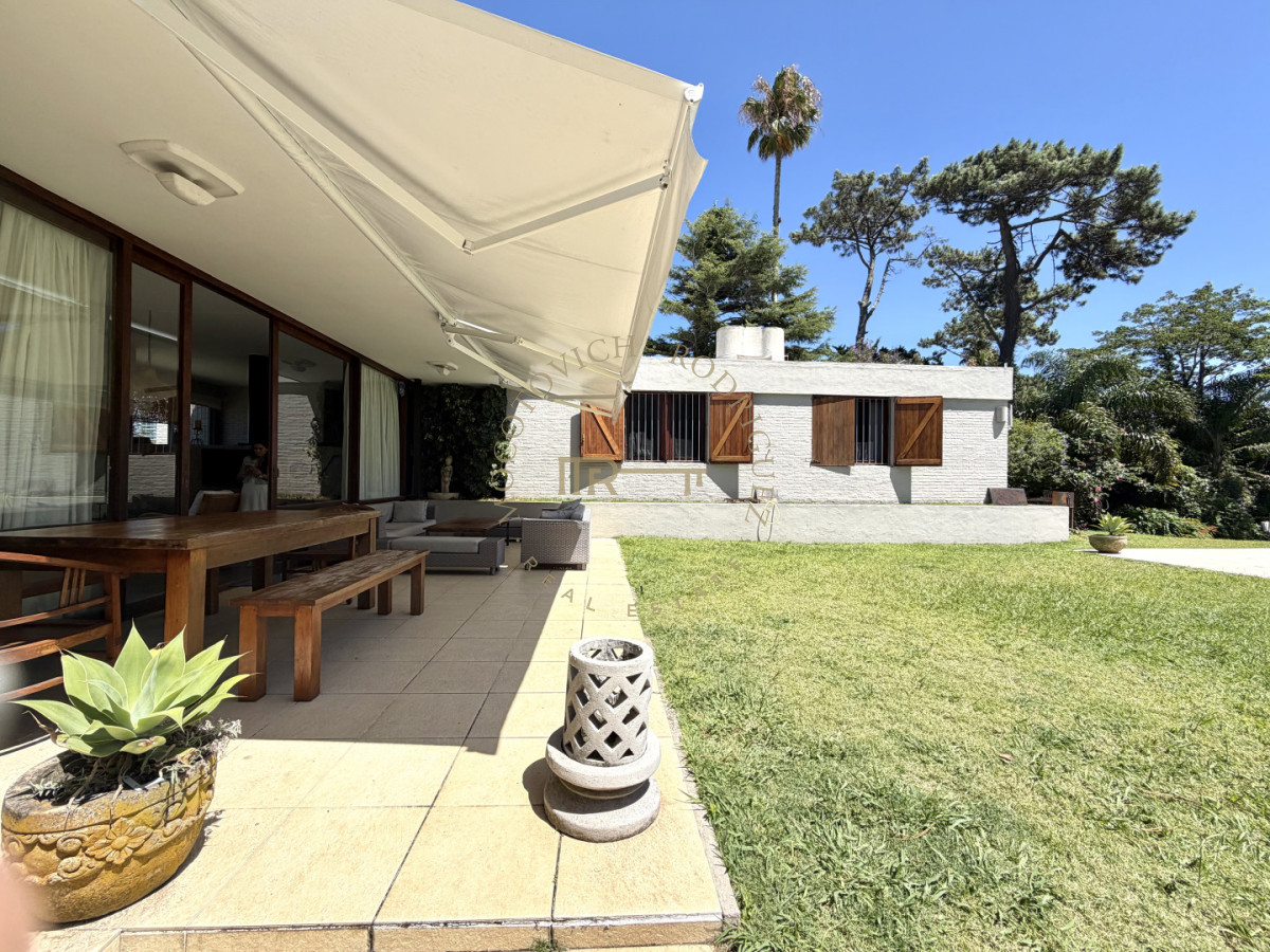 Casa ID.4223 - Casa en solida en excelente ubicación próxima a la playa