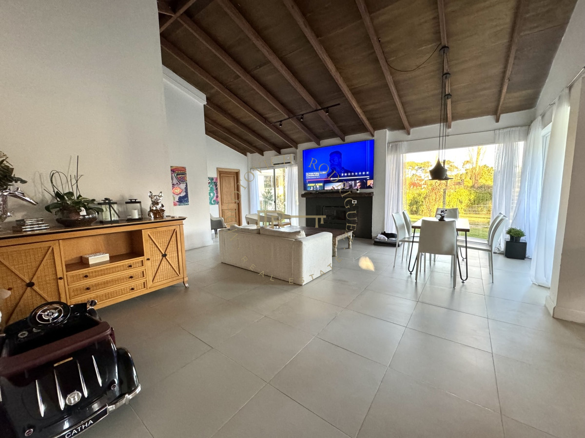 Casa ID.2714 - Casa en Barrio privado en alquiler anual
