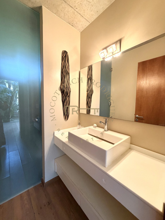 Casa ID.4236 - Casa en barrio privado de 4 dormitorios. Alquiler anual. Punta del Este