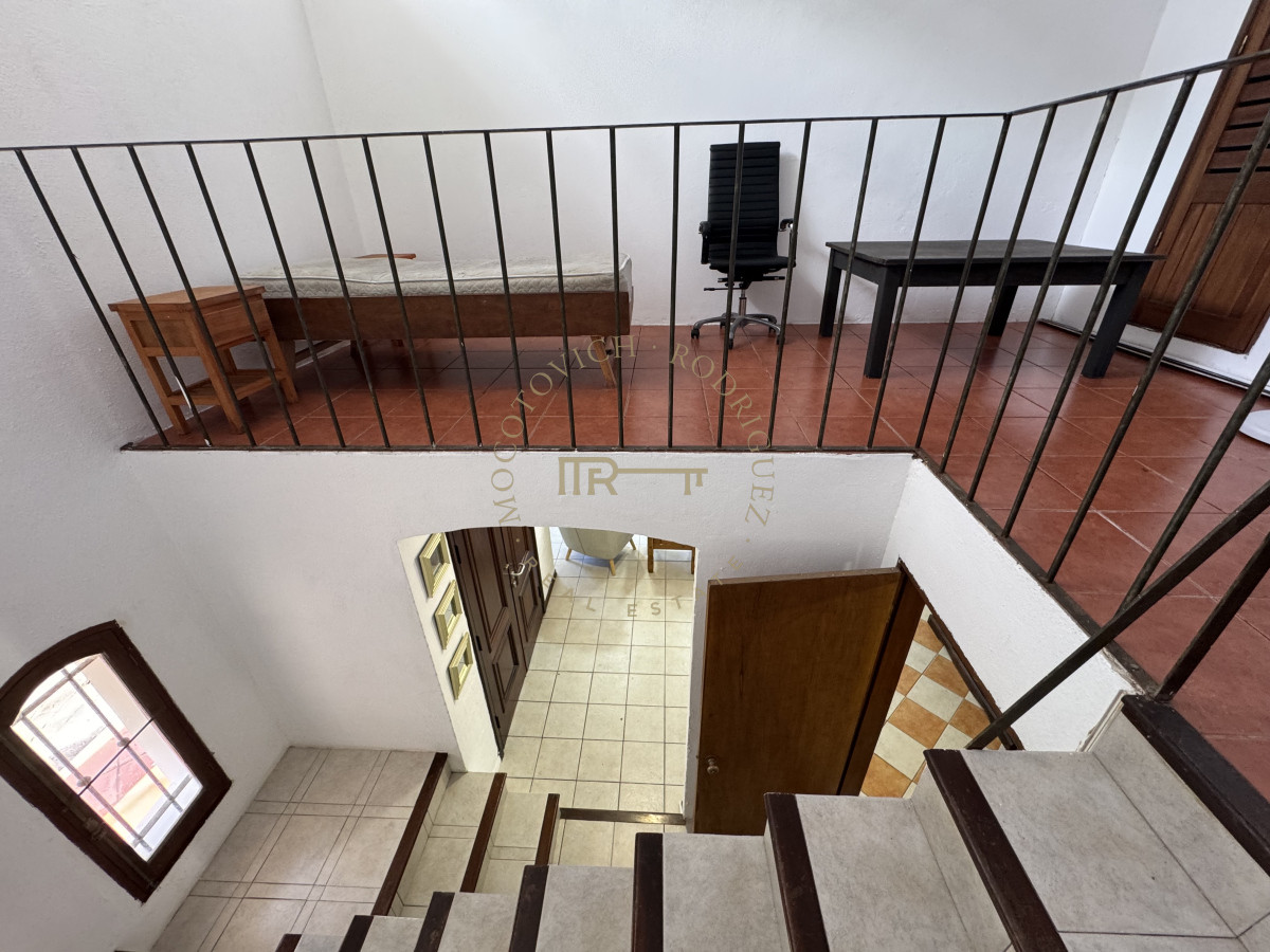 Casa ID.3540 - Casa en alquiler anual 4 dormitorios. Punta del este Maldonado.-