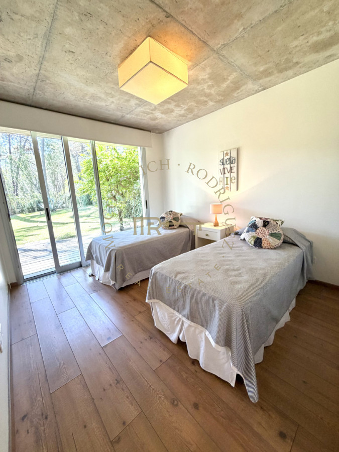 Casa ID.4236 - Casa en barrio privado de 4 dormitorios. Alquiler anual. Punta del Este
