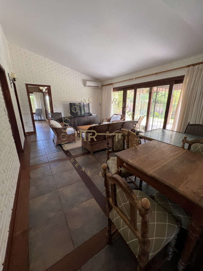 Casa ID.936 - Importante casa en alquiler anual frente al mar. 