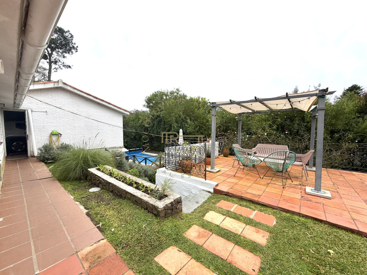Casa ID.4552 - Casa en venta 3 dormitorios Piscina y Barbacoa. Pinares Punta del Este