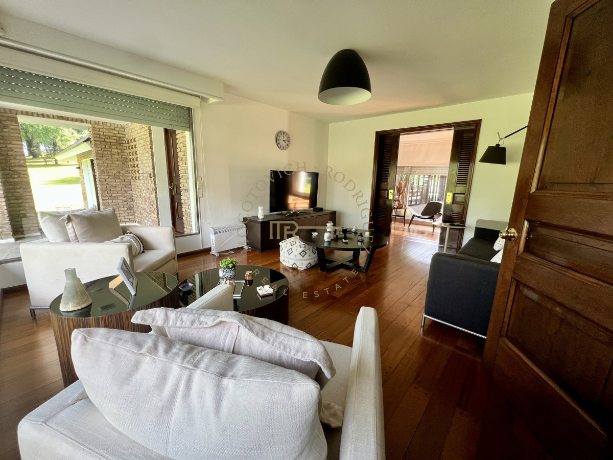 Casa ID.3412 - Exclusiva casa en venta, 5 dormitorios, gran parque, piscina climatizada. 