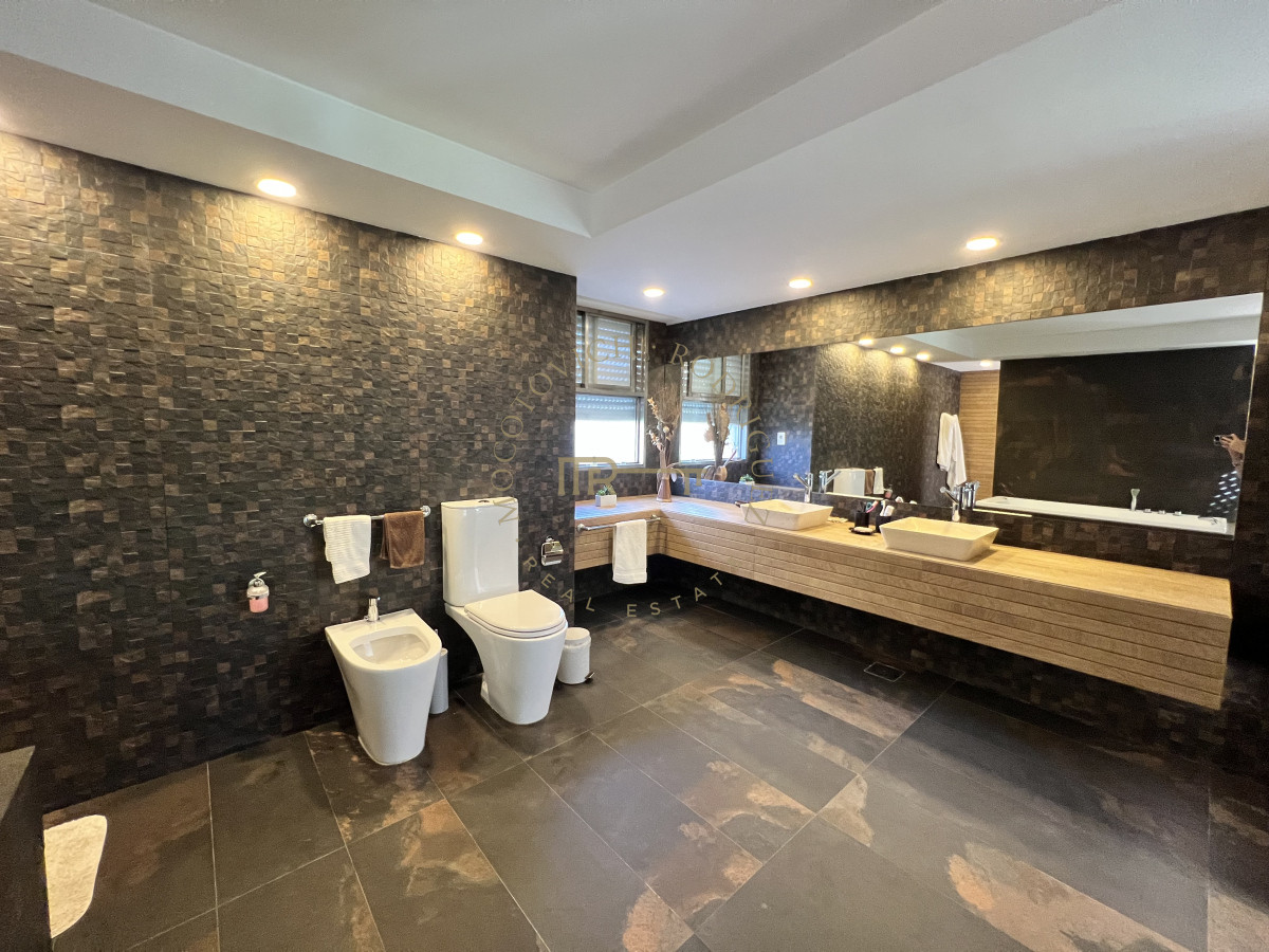 Casa ID.3412 - Exclusiva casa en venta, 5 dormitorios, gran parque, piscina climatizada. 