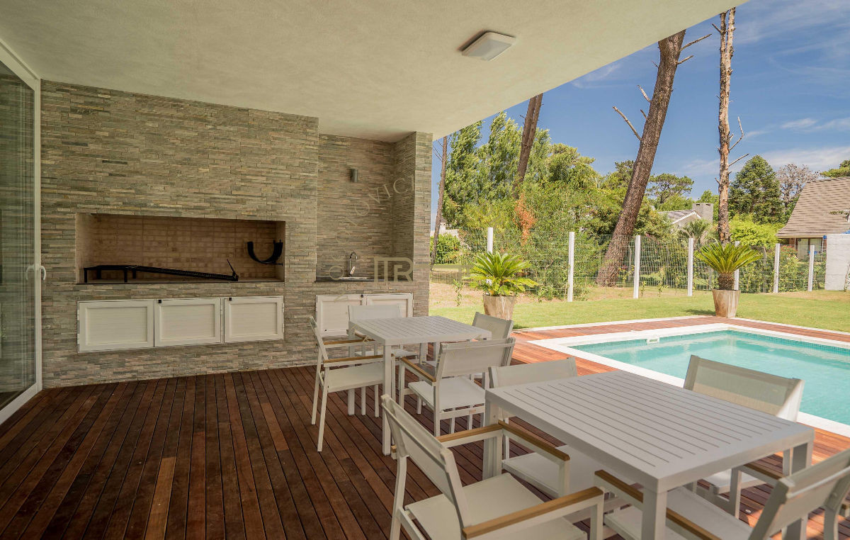 Casa ID.143 - Casa en venta 4 dormitorios . A estrenar- Punta del Este