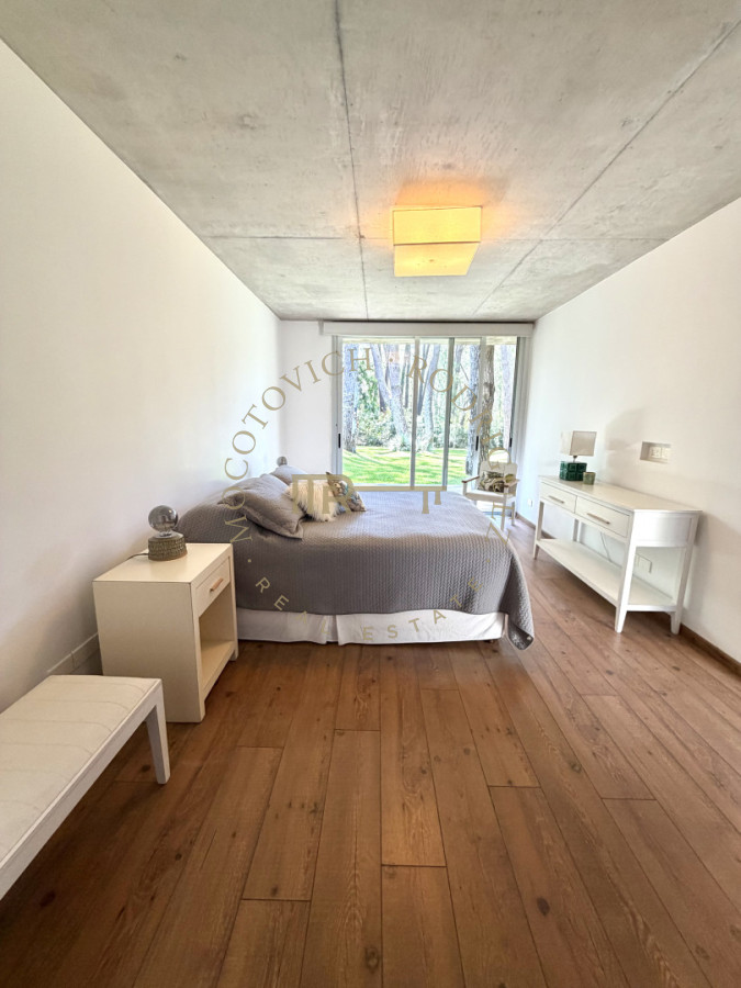 Casa ID.4236 - Casa en barrio privado de 4 dormitorios. Alquiler anual. Punta del Este