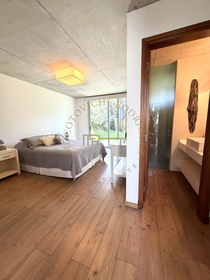 Casa ID.4236 - Casa en barrio privado de 4 dormitorios. Alquiler anual. Punta del Este