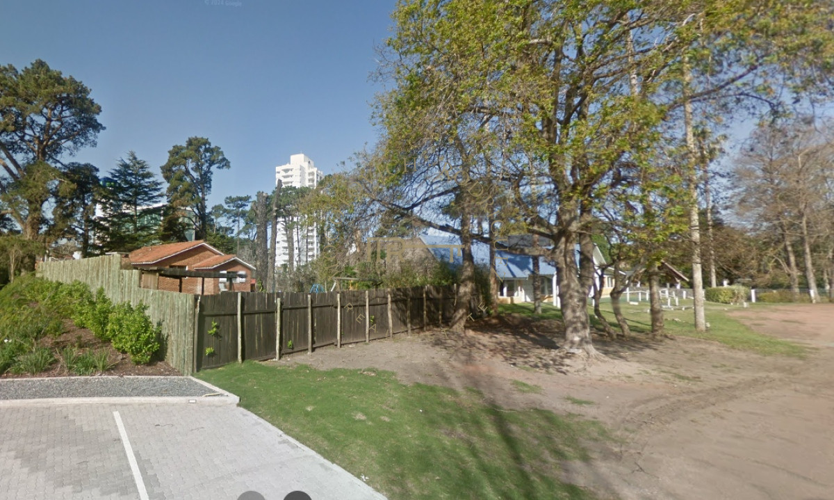 Casa ID.2722 - Casa en alquiler zona Shopping para comercio