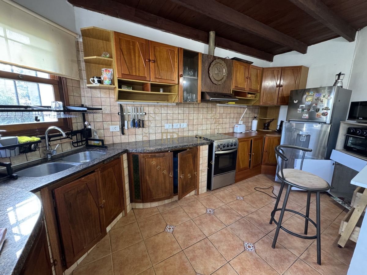 Casa ID.3540 - Casa en alquiler anual 4 dormitorios. Punta del este Maldonado.-