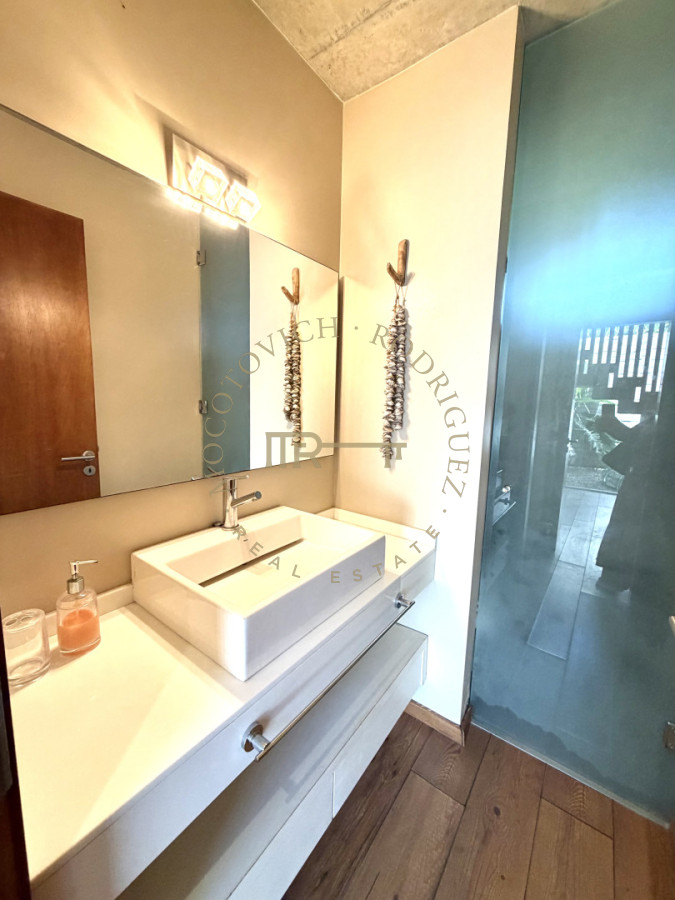 Casa ID.4236 - Casa en barrio privado de 4 dormitorios. Alquiler anual. Punta del Este