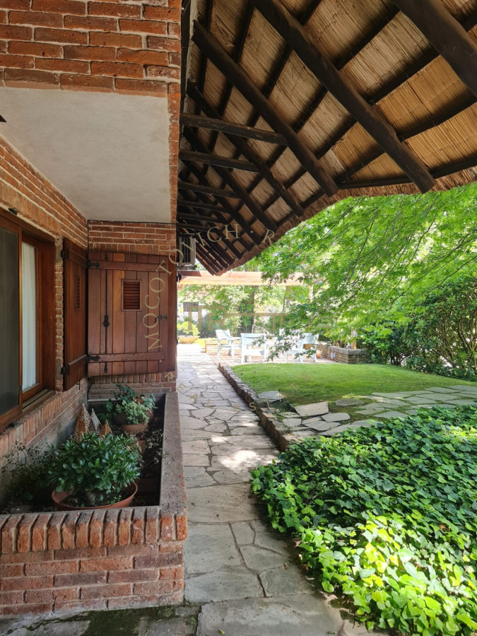 Casa ID.2495 - Casa de tres dormitorios en venta Pinares Punta del Este.- 
