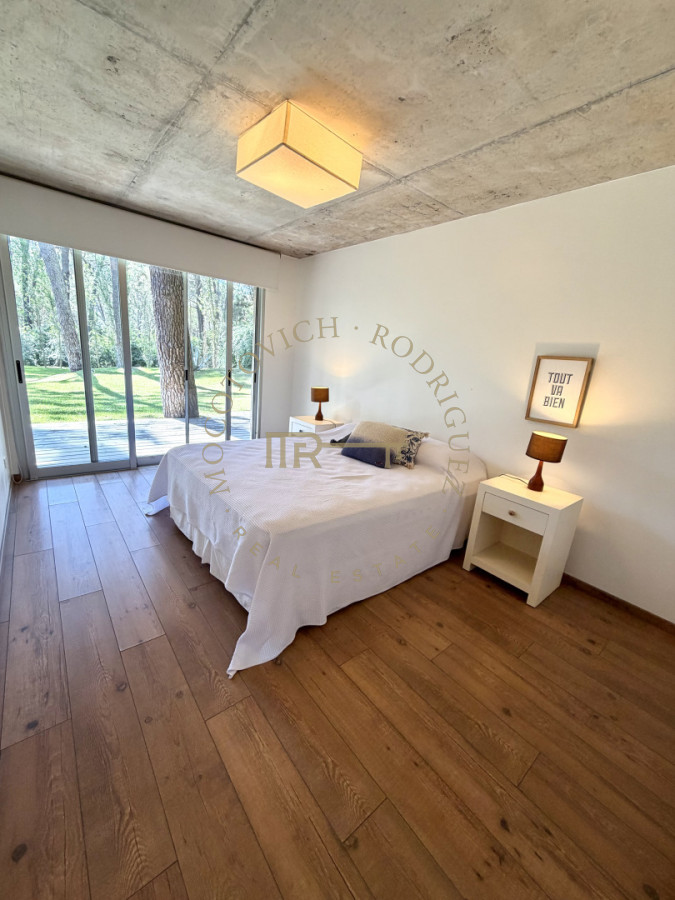 Casa ID.4236 - Casa en barrio privado de 4 dormitorios. Alquiler anual. Punta del Este