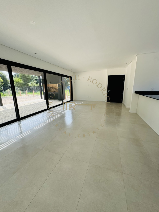 Casa ID.2966 - Casa en venta a estrenar  3 dormitorios. Punta del Este. Permuta