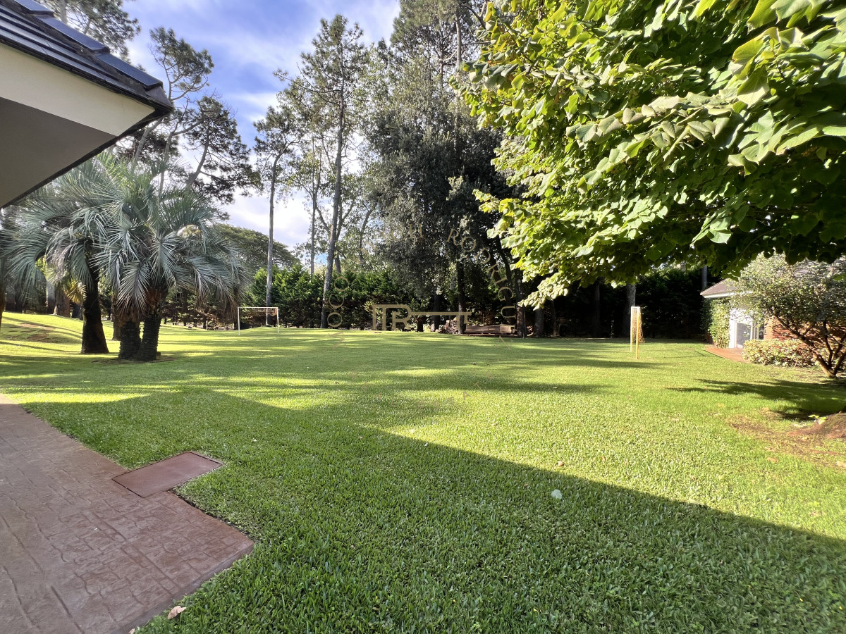 Casa ID.3412 - Exclusiva casa en venta, 5 dormitorios, gran parque, piscina climatizada. 