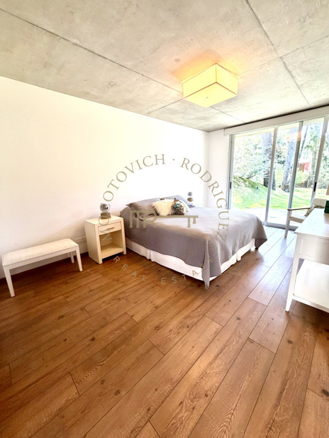 Casa ID.4236 - Casa en barrio privado de 4 dormitorios. Alquiler anual. Punta del Este