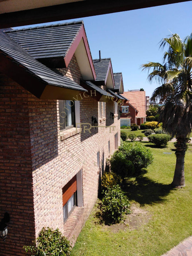 Casa ID.37 - Casa en venta 7 dormitorios - Piscina climatizada cubierta  - Punta del Este- Mansa.