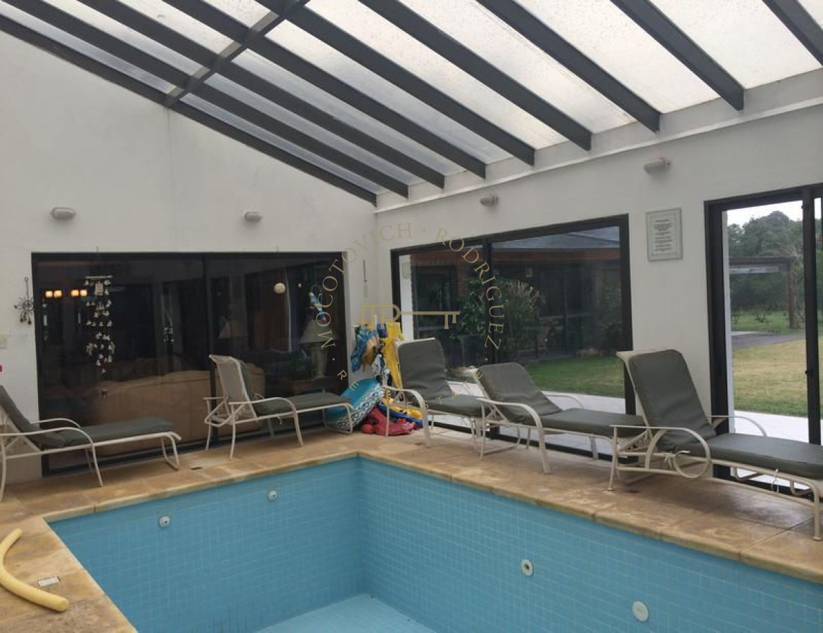 Casa ID.37 - Casa en venta 7 dormitorios - Piscina climatizada cubierta  - Punta del Este- Mansa.